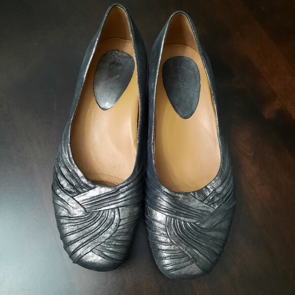 Earthies Vanya Metallic Pewter Flat - Picture 2 of 6